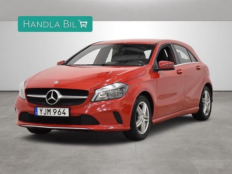 Röd Begagnad 2016 Mercedes A180 Progressive Halvkombi | 169 900 kr (Marknadspris) - Bild 1/4