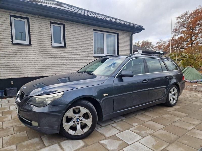 Grå Begagnad 2008 BMW 525 Kombi | 75 000 kr (Marknadspris) - Bild 1/4