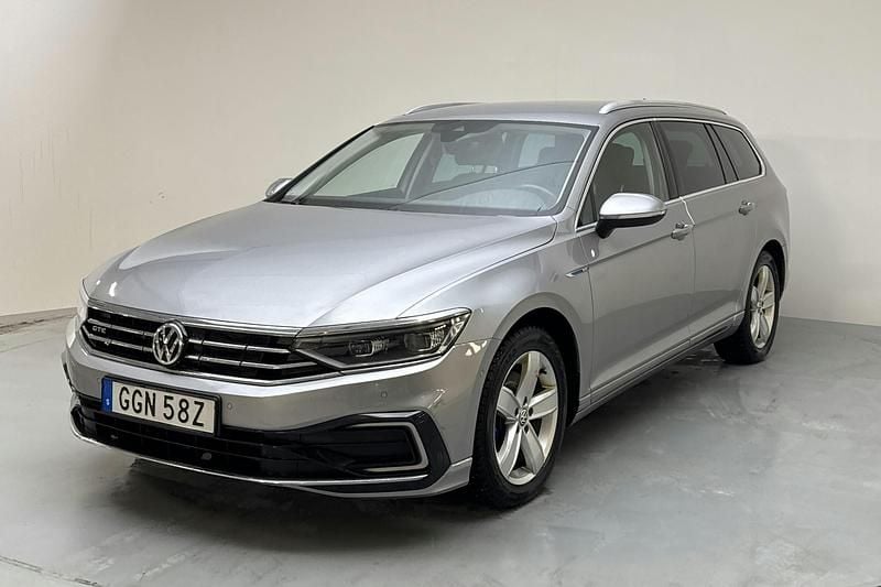 Begagnad VW Passat GTE 218 HK (160 kW) 2020 Silver