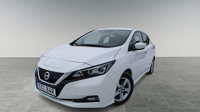 Begagnad Nissan Leaf N-Connecta 110 kW (150 HK) 2021 Vit Halvkombi