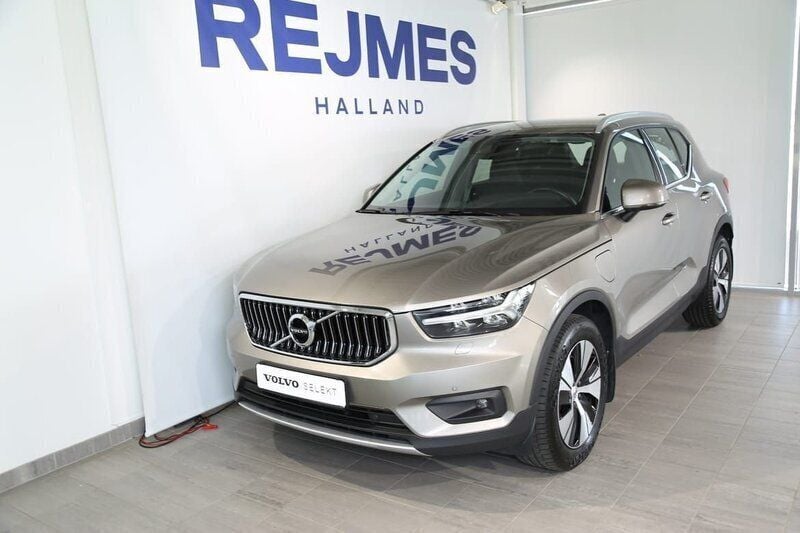 Grå Begagnad 2021 Volvo XC40 Inscription SUV | 329 500 kr (Marknadspris) - Bild 1/4
