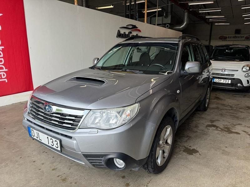 Silver Begagnad 2009 Subaru Forester SUV | 54 900 kr (Lite dyr) - Bild 1/4