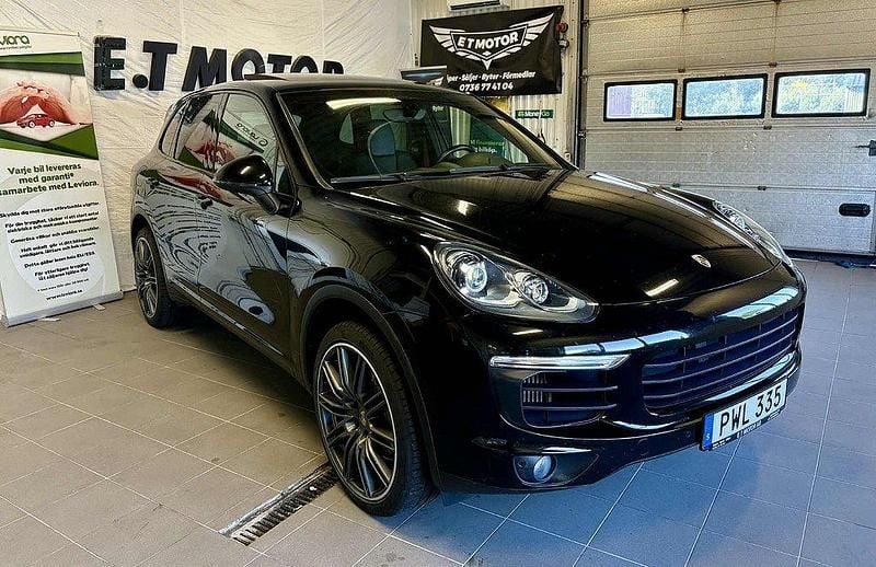 Svart Begagnad 2014 Porsche Cayenne S Sport SUV | 299 900 kr (Marknadspris) - Bild 1/4