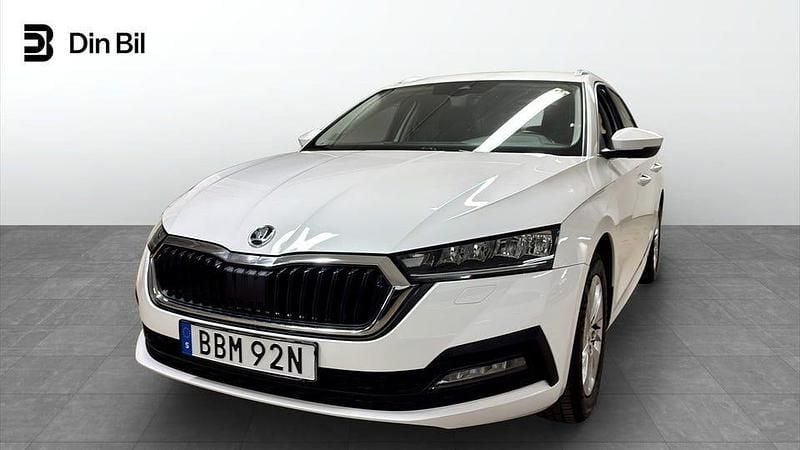 Vit Begagnad 2022 Skoda Octavia Kombi | 234 900 kr (Marknadspris) - Bild 1/4