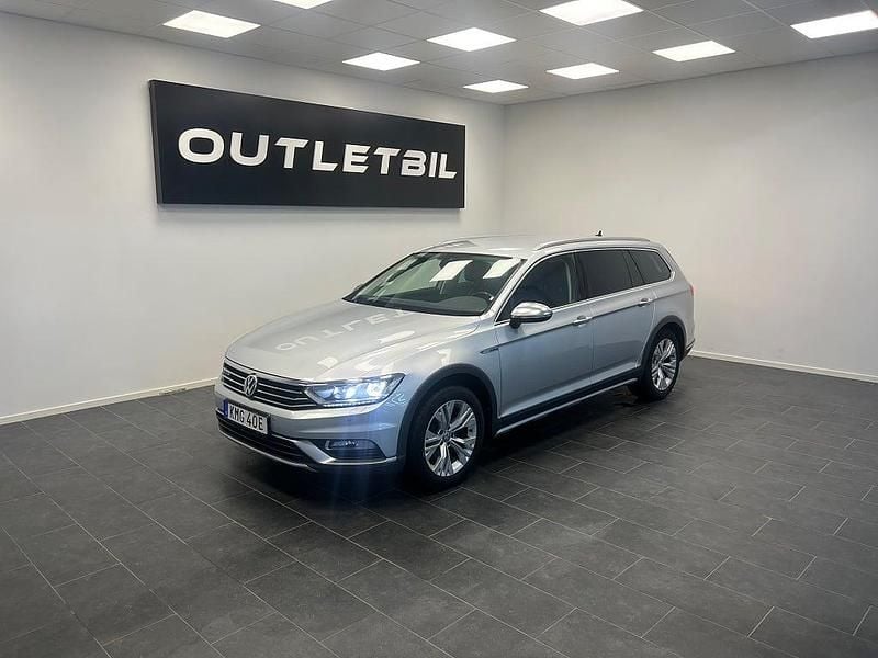 Silver Begagnad 2019 VW Passat Alltrack Executive Kombi | 239 000 kr (Marknadspris) - Bild 1/4