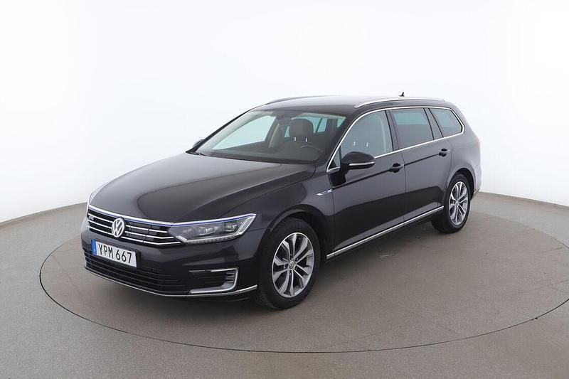 Svart Begagnad 2017 VW Passat GTE Kombi | 174 000 kr (Bra pris) - Bild 1/3