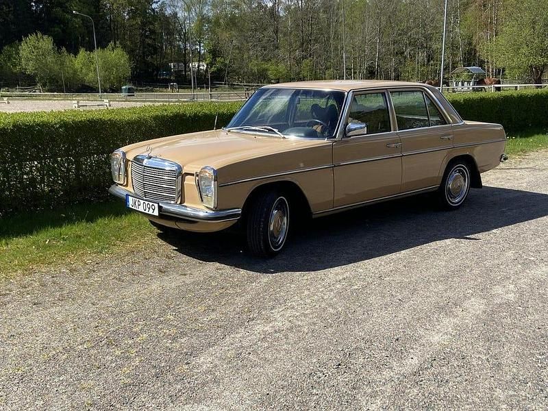 Begagnad 1975 Mercedes 230 Sedan | 100 000 kr - Bild 1/4