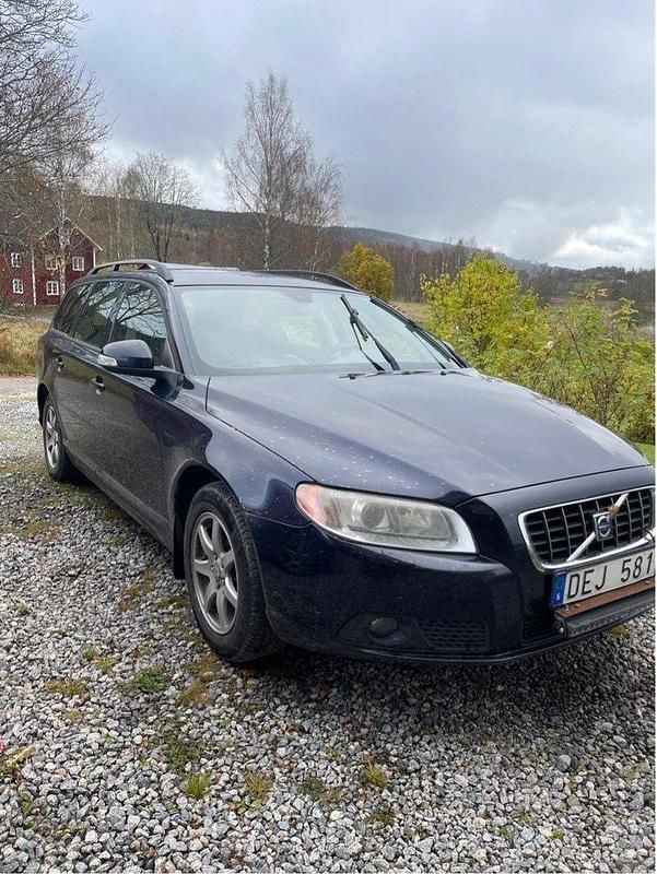Blå Begagnad 2009 Volvo V70 Momentum Kombi | 47 000 kr (Marknadspris) - Bild 1/4