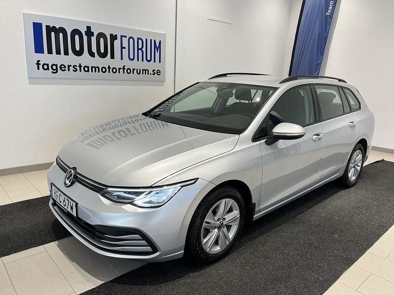 Silver Begagnad 2023 VW Golf VIII S Kombi | 208 900 kr (Bra pris) - Bild 1/4