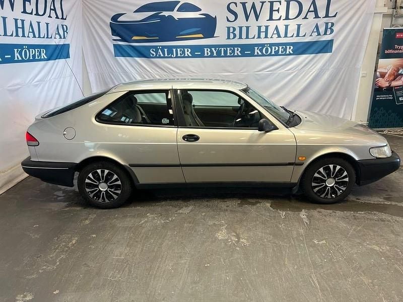 Begagnad Saab 900 150 HK (110 kW) 1994 Gul Halvkombi