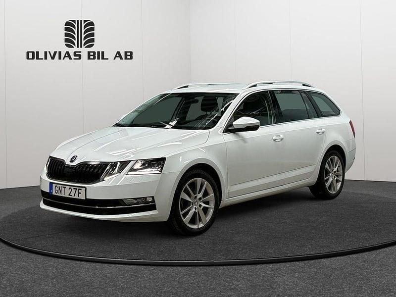 Vit Begagnad 2020 Skoda Octavia Style Kombi | 189 400 kr (Bra pris) - Bild 1/4
