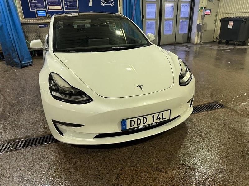 Begagnad 2020 Tesla Model 3 Long Range AWD Sedan | 240 000 kr (Superpris) - Bild 1/4