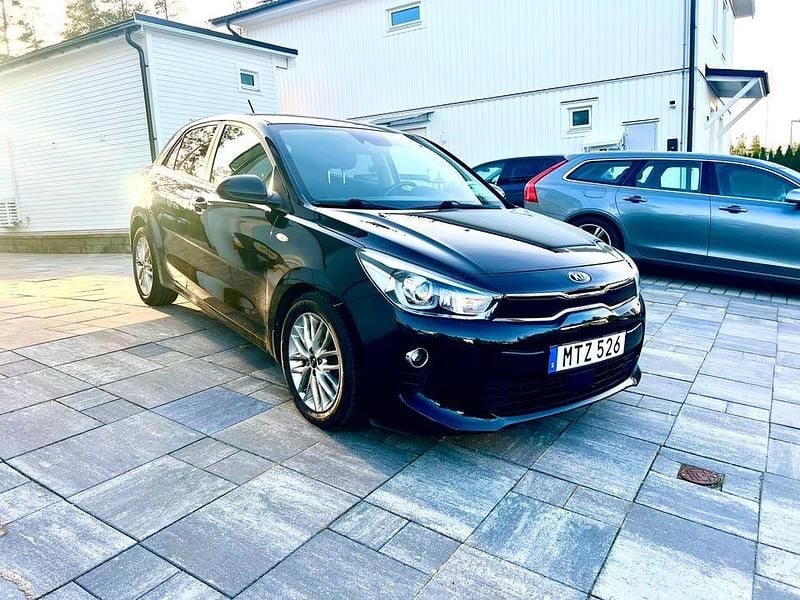 Begagnad 2018 Kia Rio Halvkombi | 142 900 kr (Bra pris) - Bild 1/4