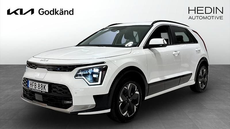 Vit Begagnad 2023 Kia e-Niro SUV | 309 900 kr - Bild 1/4