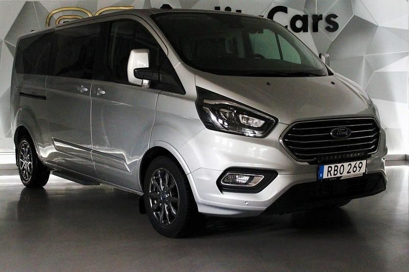 Begagnad Ford Tourneo Custom Titanium 185 HK (136 kW) 2022 Silver Van