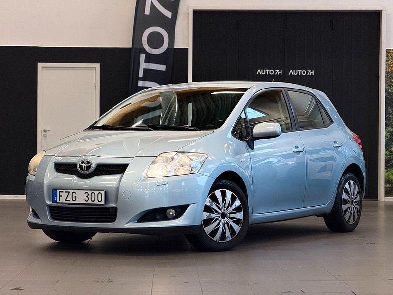 Ljusblå Begagnad 2007 Toyota Auris Halvkombi | 69 990 kr (Marknadspris) - Bild 1/4