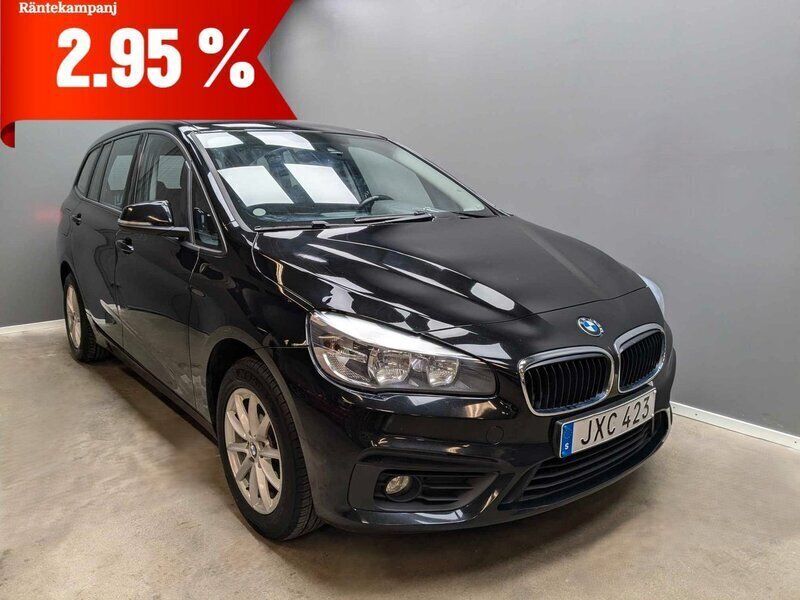 Svart Begagnad 2016 BMW 218 Gran Tourer Minibuss | 134 900 kr (Marknadspris) - Bild 1/4