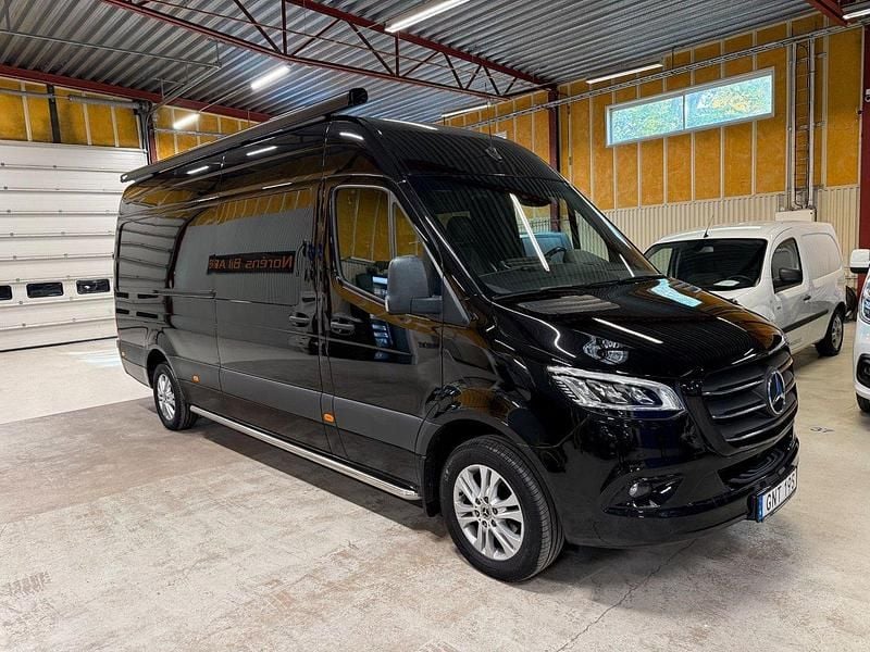 Svart Begagnad 2023 Mercedes Sprinter Van | 799 000 kr - Bild 1/4