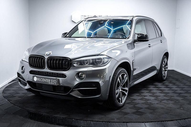 Grå Begagnad 2018 BMW X5 Shadowline SUV | 449 900 kr (Dyr) - Bild 1/4