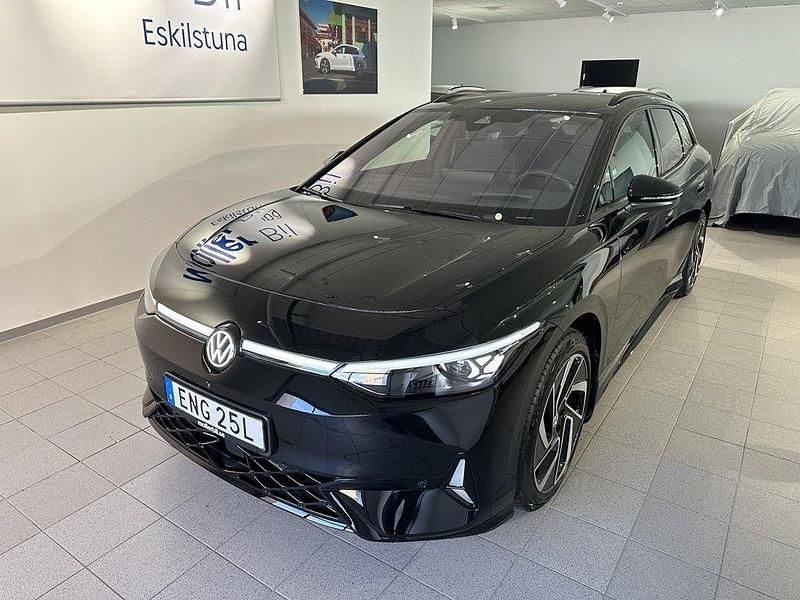 Svart (grenadilla black metallic) Ny 2025 VW ID.7 GTX Sedan | 710 500 kr - Bild 1/4