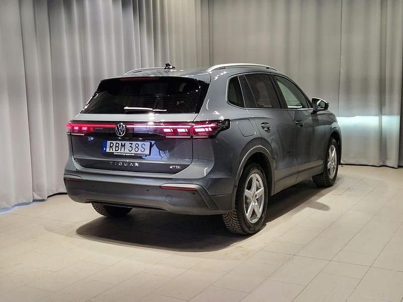 Begagnad VW Tiguan Edition 150 HK (110 kW) 2025 Grå SUV