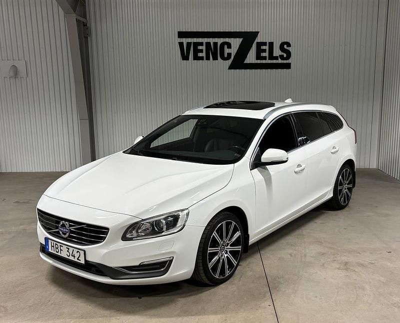 Vit Begagnad 2014 Volvo V60 Summum Kombi | 129 000 kr (Marknadspris) - Bild 1/4