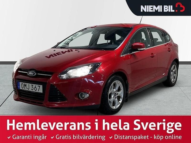 Röd Begagnad 2014 Ford Focus Titanium Halvkombi | 79 900 kr (Dyr) - Bild 1/3