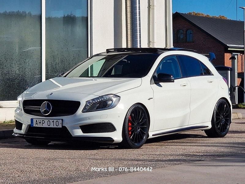 Vit Begagnad 2013 Mercedes A45 AMG AMG Halvkombi | 209 900 kr (Marknadspris) - Bild 1/4