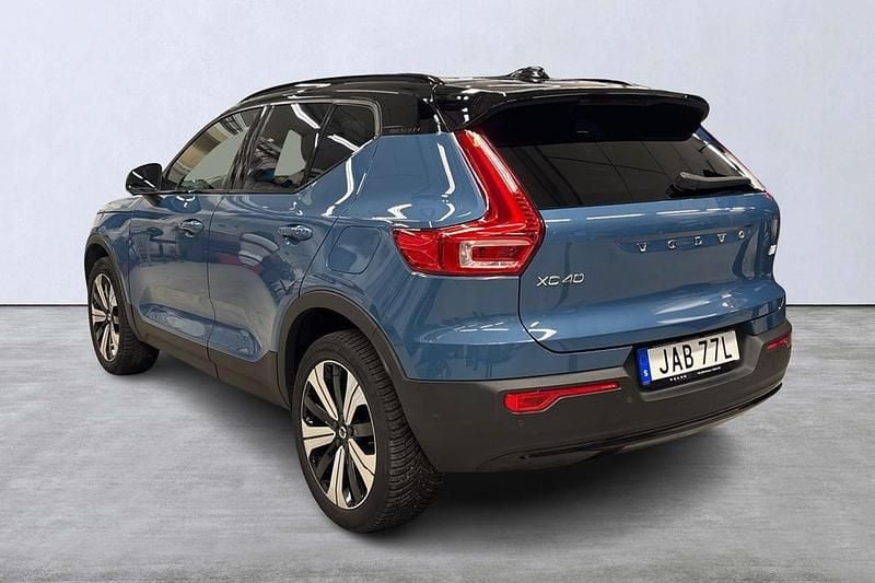 Begagnad Volvo XC40 Single Motor 175 kW (238 HK) 2022 Blå SUV