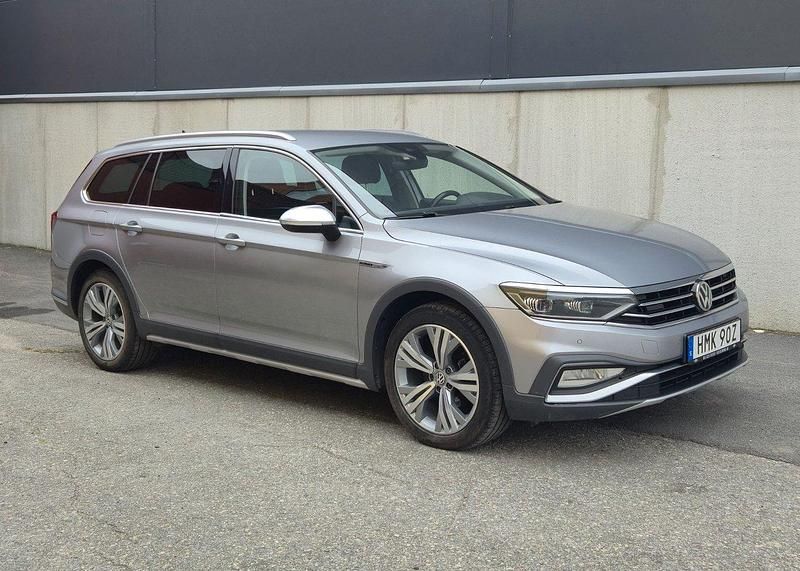 Silver Begagnad 2020 VW Passat Alltrack Kombi | 229 000 kr (Marknadspris) - Bild 1/4