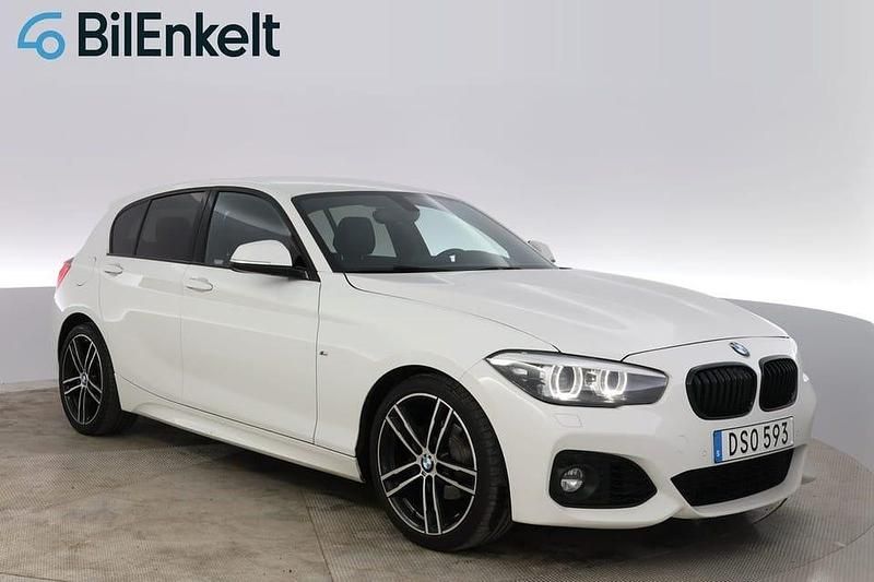 Vit Begagnad 2018 BMW 118 M Sport Halvkombi | 168 900 kr (Marknadspris) - Bild 1/4