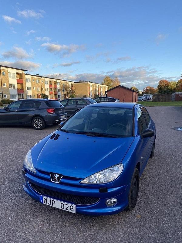 Blå Begagnad 2007 Peugeot 206 Halvkombi | 18 000 kr (Marknadspris) - Bild 1/4