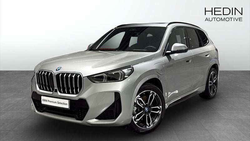 Grå Begagnad 2025 BMW X1 Comfort Edition SUV | 578 700 kr - Bild 1/4