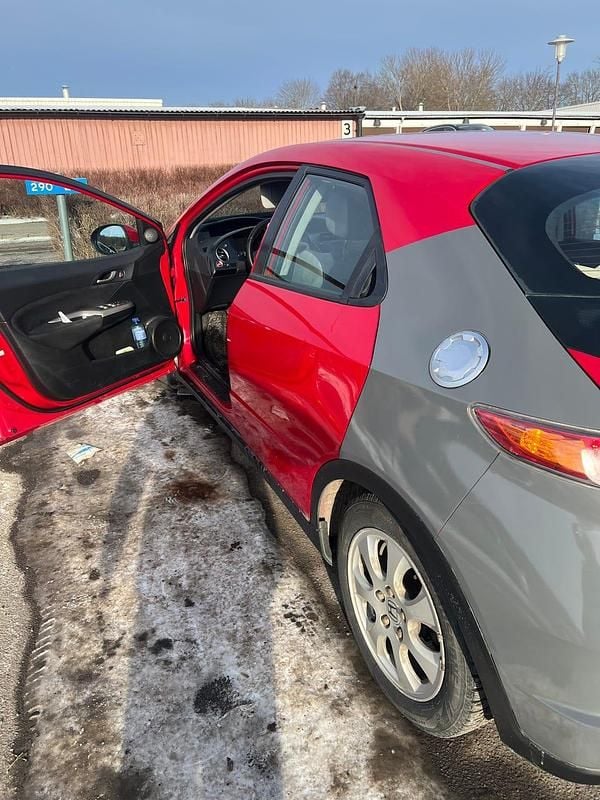 Begagnad Honda Civic 140 HK (102 kW) 2008 Röd