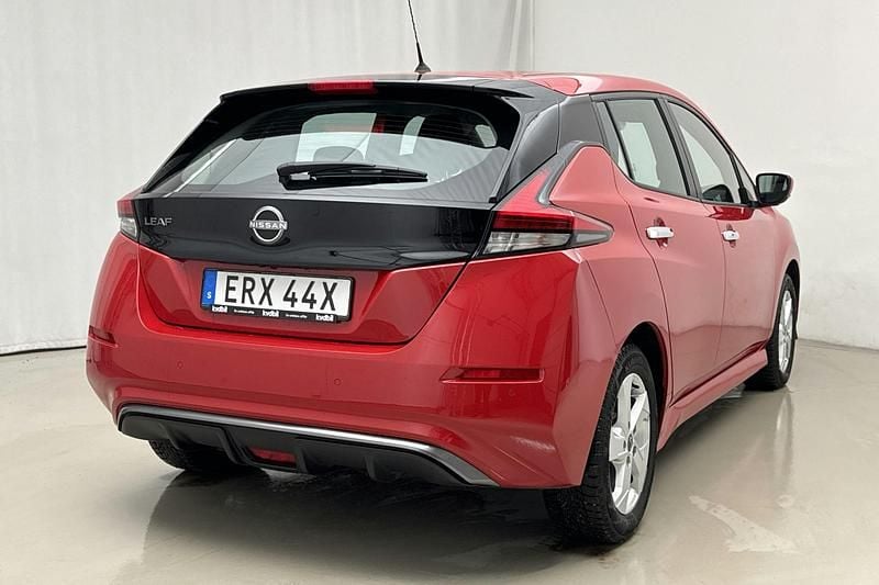 Begagnad Nissan Leaf 360º 110 kW (150 HK) 2023 Röd Halvkombi