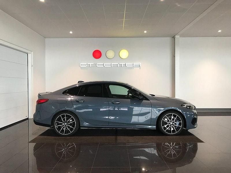 Mörkgrå Begagnad 2020 BMW M235 M Performance Sportkupé | 379 900 kr (Superpris) - Bild 1/4