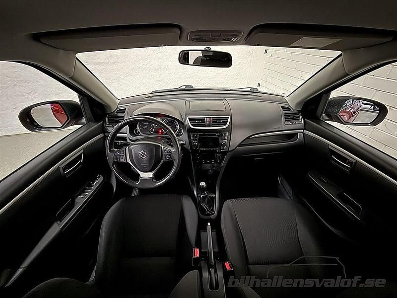 Begagnad Suzuki Swift Exclusive 75 HK (55 kW) 2011 Röd Halvkombi