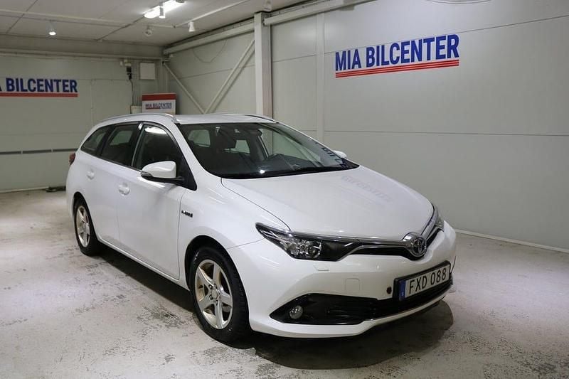 Vit Begagnad 2016 Toyota Auris Touring Sports Kombi | 135 000 kr (Marknadspris) - Bild 1/4