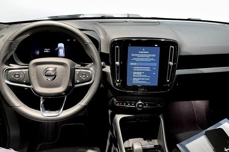 Begagnad Volvo XC40 Single Motor 175 kW (238 HK) 2023 Svart SUV