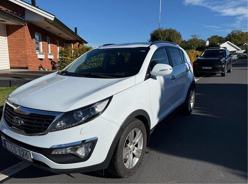 Vit Begagnad 2011 Kia Sportage SUV | 77 000 kr (Marknadspris) - Bild 1/4