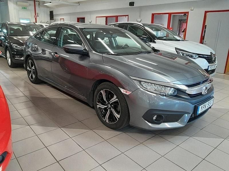 Mörkgrå (grå) Begagnad 2018 Honda Civic Sedan | 164 900 kr (Dyr) - Bild 1/4
