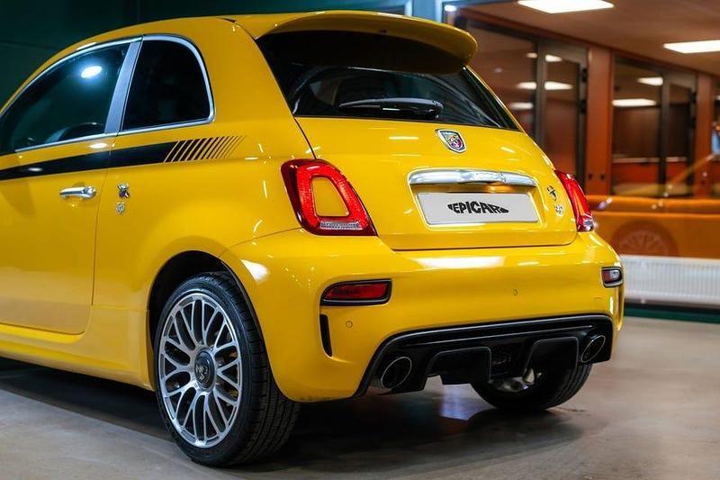Begagnad Abarth 595 146 HK (107 kW) 2016 Gul Halvkombi