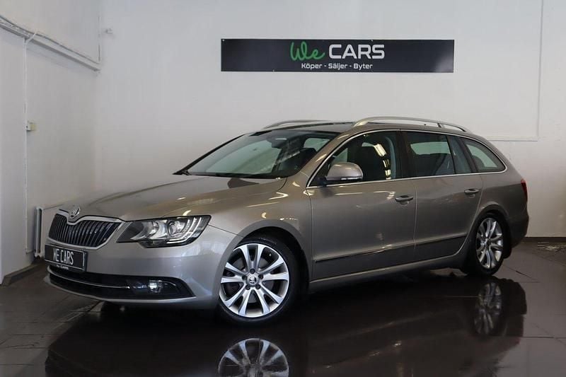 Begagnad 2014 Skoda Superb Ambition Kombi | 119 900 kr (Marknadspris) - Bild 1/4