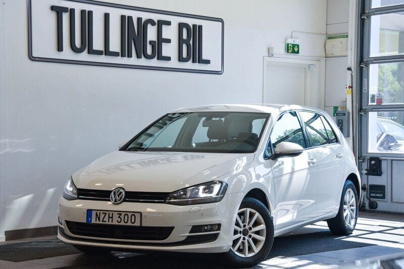 Vit Begagnad 2013 VW Golf VII Halvkombi | 89 900 kr (Marknadspris) - Bild 1/4