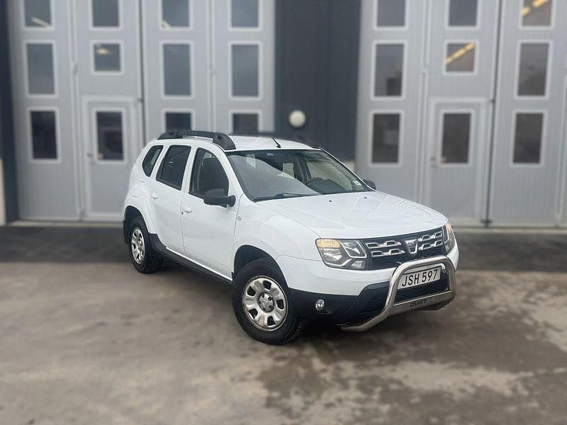 Vit Begagnad 2015 Dacia Duster SUV | 59 900 kr (Marknadspris) - Bild 1/4
