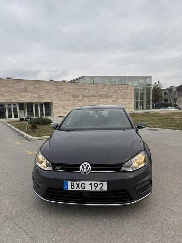 Begagnad 2017 VW Golf VII Halvkombi | 144 000 kr (Marknadspris) - Bild 1/4