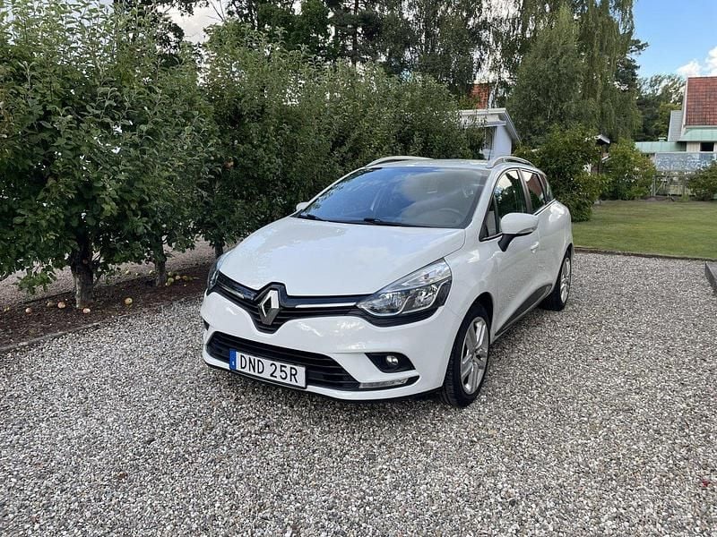 Vit Begagnad 2019 Renault Clio GrandTour Zen Kombi | 90 000 kr (Marknadspris) - Bild 1/4