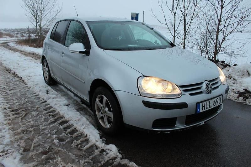 Begagnad VW Golf VI 102 HK (75 kW) 2009 Halvkombi