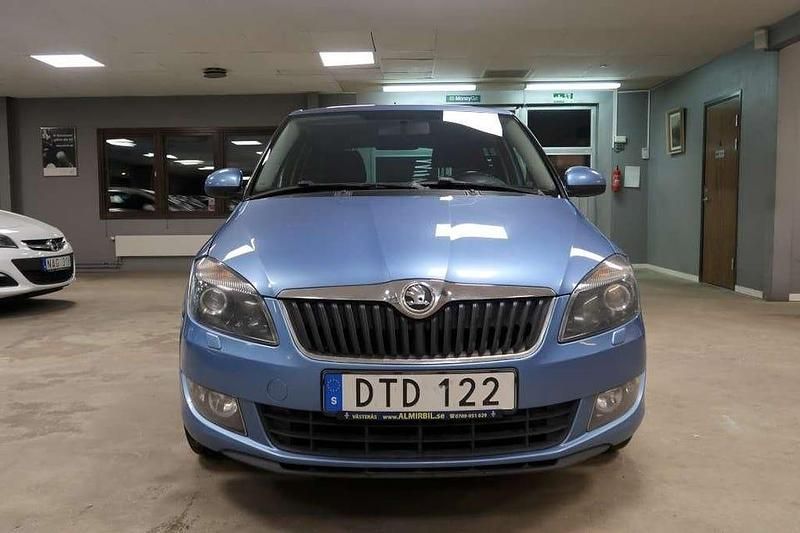 Begagnad Skoda Fabia Ambiente 86 HK (63 kW) 2014 Blå Halvkombi