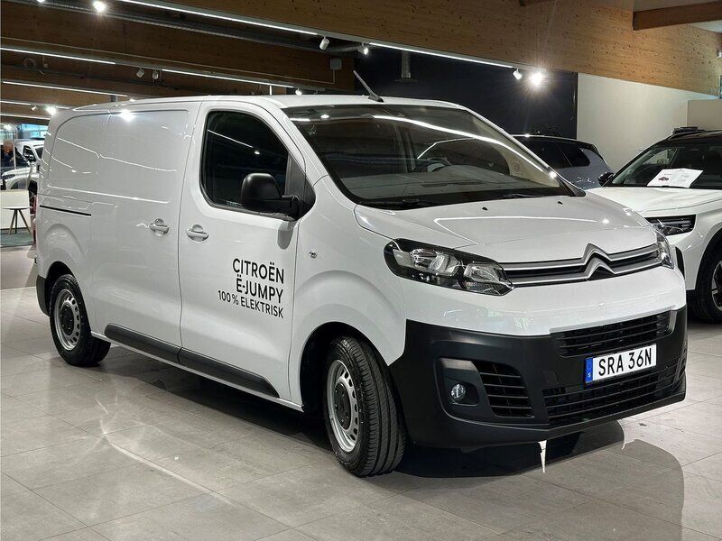 Vit (icy white) Begagnad 2023 Citroën e-Jumpy Business Class Minibuss | 418 625 kr (Marknadspris) - Bild 1/4
